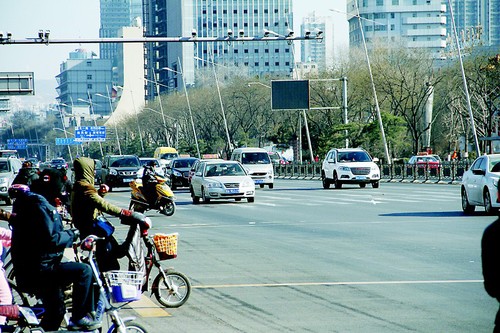 陋习不改乱象难平——记者直击省城交通安全现状